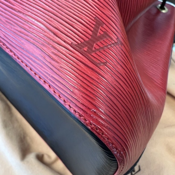 Louis Vuitton Bicolor Black Red Epi Leather Petit Noe Drawstring Bucket Hobo - Picture 6 of 7